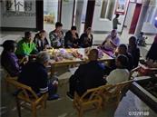 坑黄村 坑黄村幸福大院为入院老人安排节日礼品