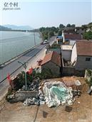 兴隆村 许家崖水库上游河边路旁