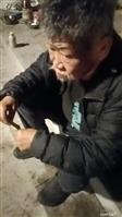 日新村 这个老人流浪东莞石龙，请认识老人的联系让爱回家王队13544773413