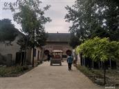 岳占村 