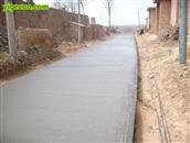 门公村 而今的水泥路面整洁的村道