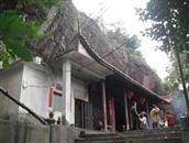 前成村 前成村南的永青岩寺，每年九月十九举行观音庙会，必定演戏以增喜庆气氛。