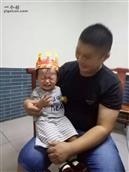 段王庄村 小家伙不想戴生日帽气哭了