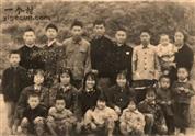 浯漳村 曾经的浯漳小学教师，有两名上山下乡的上海知青，拍摄时间约1976年。