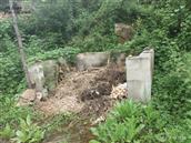 天桥沟村 政府出资修的垃圾堆放点，现在这样了。钱花了，现在基本废弃了。