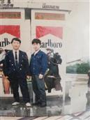 洋埠村 20多年前在上海的照片，左边是我，右边的叫江兴林，洋埠村人，我们是很要好的朋友，后来离开上海后失去联系，现在想联系老友，求帮忙！我的微信号：wxid_zsua6mfvcsp922