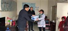 索庄村 饶阳县索庄村陈同郎妻子常保滑为村里捐赠1200只口罩疫，确保村口值班人员安全和健康！