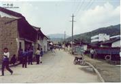 大竹社区村 当初的东方红公社，现在的永富街。阿喇彝族乡。