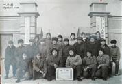 霍八村 这是1979年霍八知青参加完公社表彰大会后在公社门前合影