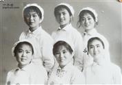 杨家营村 当年女知青们在铺镇区文艺汇演中扮演的《纺织女工》时的合影。