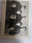 伊涝湾村 像片拍于1971年1月8日，前排左起马林生，康林生，张健生，中排座边是康雄生，后排中为贾生德，右边为杜勤学。