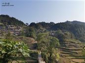 神洞溪村 神洞溪村位于半山坡上，村子练留了近百年的木屋，吊脚楼。已被批准为辰溪县四个自然文化村之一。