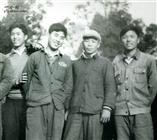 建安村 拍摄约1969年下乡前。插队在矮山公社建安大队板另村的部分同学：左起：梁立新，刘杰，刘建中，李凭祥。