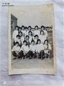 来东村 来东学校79届毕业照，由顾蓓华老师提供。