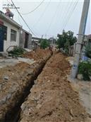 北寨村 北寨村正在铺设自来水管道，今后，家家都可以用上方便卫生的自来水啦！