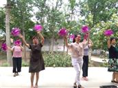 辉庄村 2020.06.22日下午辉庄村舞蹈队正在排练，准备参加大寨乡举办的歌舞比赛。