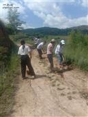 范山村 范山村一组正在修补“水泥路”