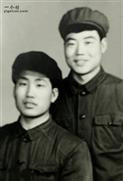 贺家营村 左：天津知青当年插队在贺家营七队的刘杰峰；右后：插队在贺家营三队的吕玉海。