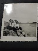 小柳村 这张照片是我们四名女同学在小柳村的码头大老沟 退潮后拍下的。