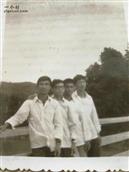戴家村 插队在戴家大队的上海知青当年在生产队留影。
