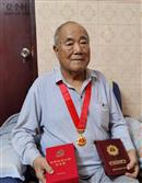 岗河村 刁中亭，入党71年，国家颁发50年以上的奖章。