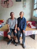 老庄沟村 68年曾在这里插队的王策同学满怀深情地看望当年的村民。
