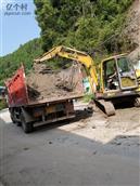 佛照村 佛照村多处道路滑坡，导致交通中断，村委会组织挖掘机进行清理，确保道路交通安全。