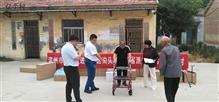 东吕村 省省派第一书记，给村里的残疾，生活不能自理人员带来的轮椅、蹲便器、辅助轮椅、拐杖等物品！