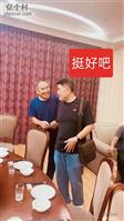 梁各庄村 这是东黄坨公社首届高中毕业生2023-8-7（49周年）在滦南县城聚会时常礼志和同学在交谈。