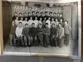 沙泉村 昔日，即，77年沙泉学校初中毕业的师生合影留念。