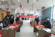 霍各庄村 二月四日县文联组织在沧
州银行进行龙年送福活动