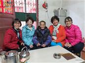 社岗村 探望一名90多岁的健康老人。