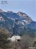 张半仙村 
张半仙崂山修仙传说

 巍耸崂岳历春秋，

自古仙踪事久留。

阿邑传说张半仙，

崂峰修炼紫云楼。

脱鞋摘帽修全神，

赤帜凌云展壮猷。

千载遗风传雅意，

新程破浪泛轻舟。

作者：张姓后孙 zhangxujiang